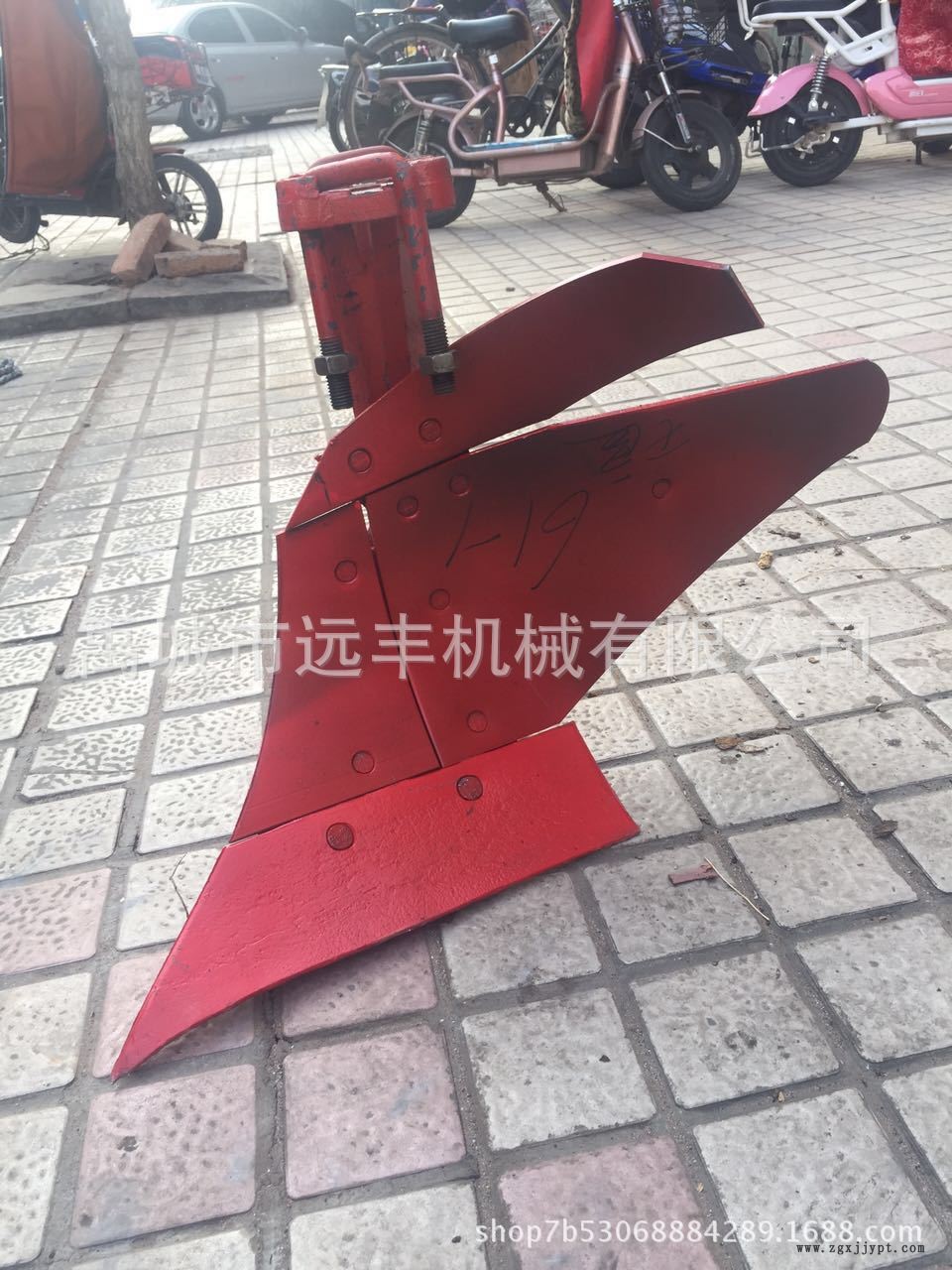 旋耕機后邊轉(zhuǎn)配開溝起壟犁頭 生產(chǎn)定做雙面開溝起壟犁頭 優(yōu)質(zhì)犁頭示例圖2