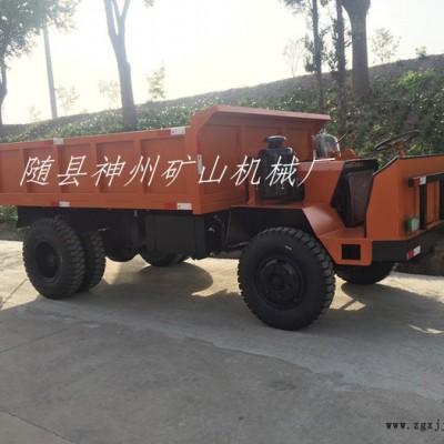 載重15噸六輪礦用車，大馬力中冷增壓發(fā)動(dòng)機(jī)，18檔帶高低速變速箱，液壓方向，雙液壓自卸油缸，礦山加強(qiáng)型輪胎